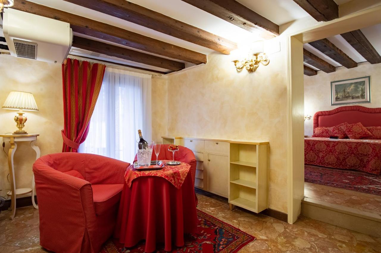 Suite with Canal View